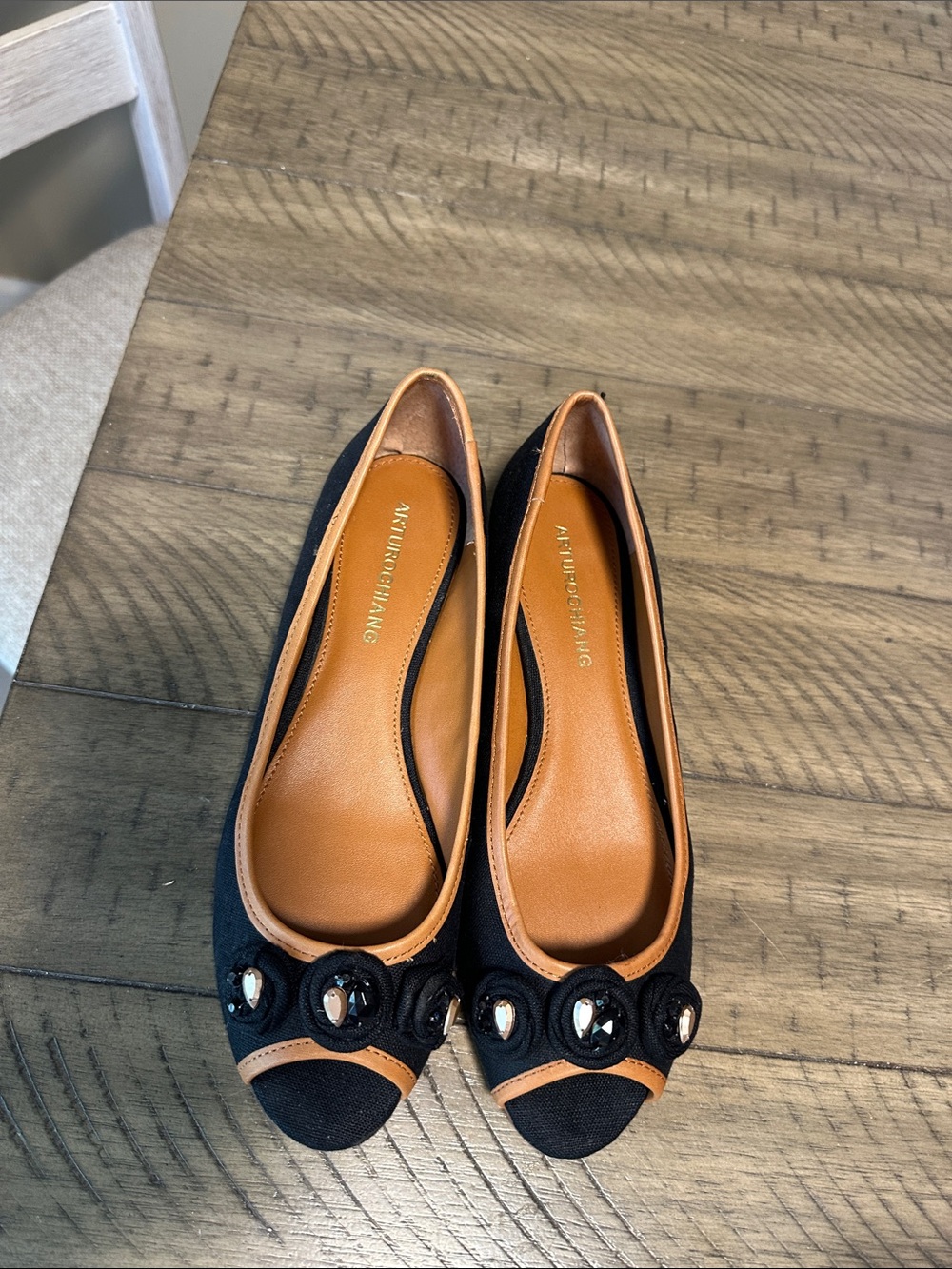 Elegant Black and Tan Women's Ballet Flats with Embellishment
